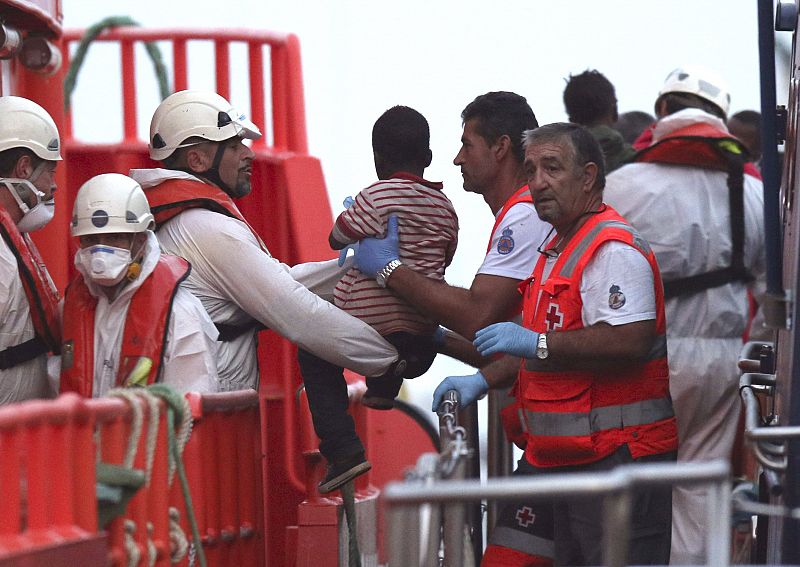 Salvamento Marítimo rescata a 73 inmigrantes de dos pateras cerca de la costa de Almería