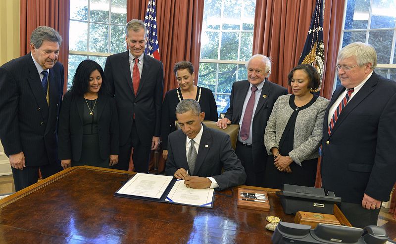 Obama anuncia el endurecimiento de los controles de salida y entrada en aeropuertos contra el ébola