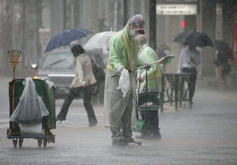 El tifón Phanfone se aleja de Japón y deja al menos cuatro muertos