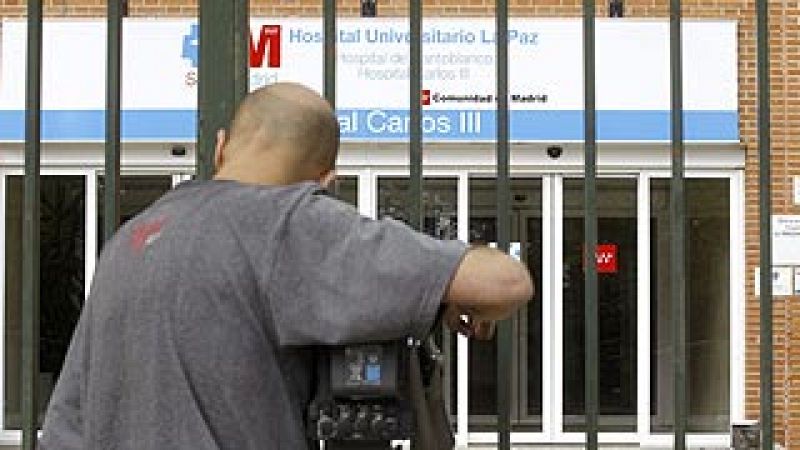 La auxiliar de enfermería ingresada con "décimas de fiebre" recibe el alta tras dar negativo en ébola