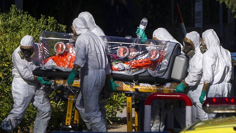 La UE revisará los protocolos de seguridad frente al ébola tras el contagio en España