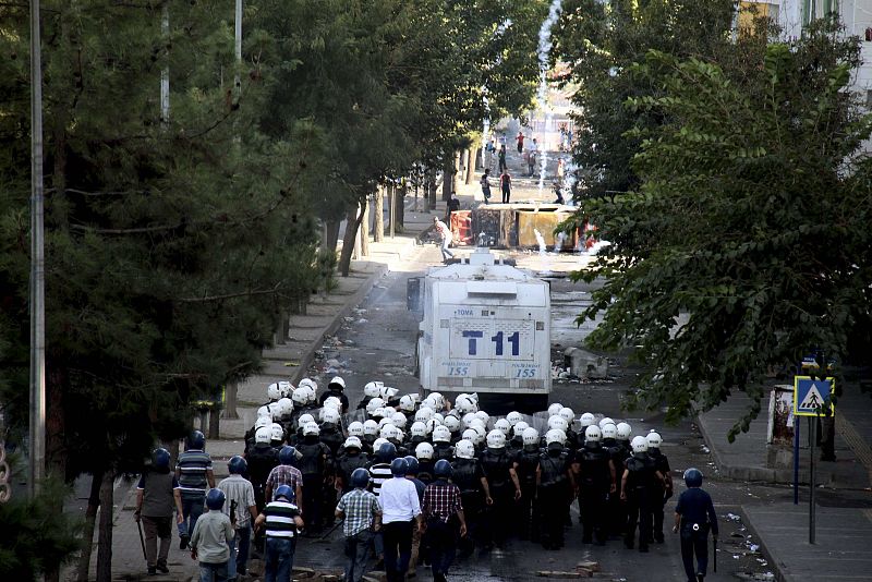 Las protestas de kurdos en Turquía dejan 18 muertos y sacan al Ejército a la calle