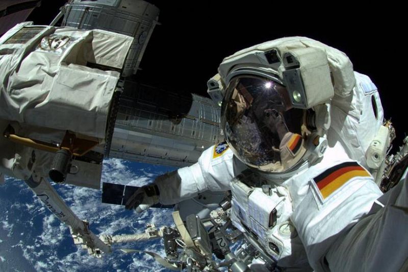 El astronauta europeo Alexander Gerst termina con éxito su primer paseo espacial