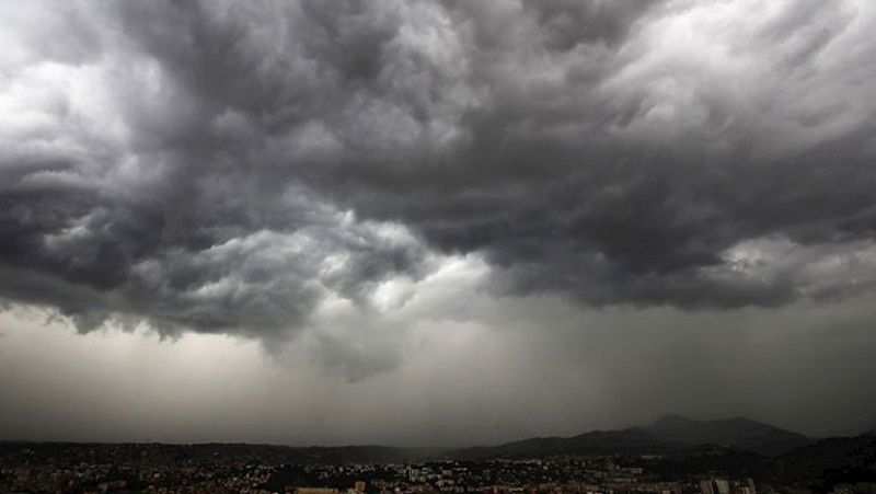 El riesgo por precipitaciones intensas mantiene en alerta a doce provincias
