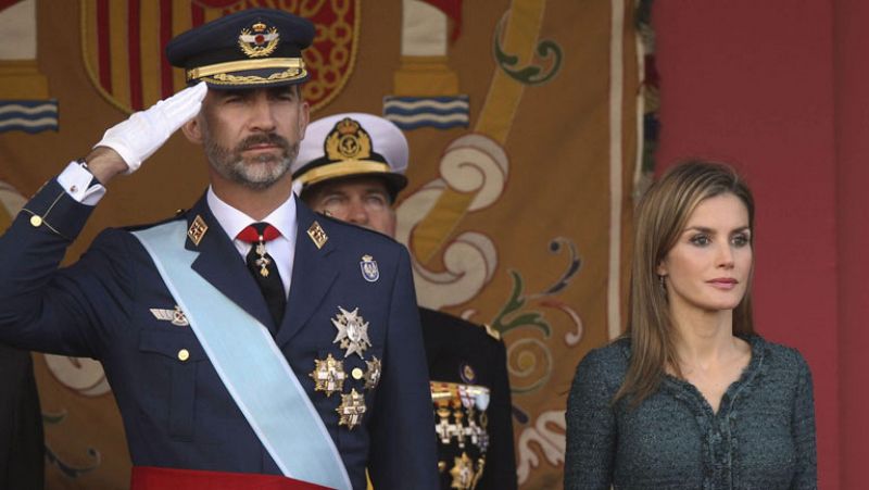 Felipe VI preside por primera vez en calidad de rey el desfile militar del 12 de octubre