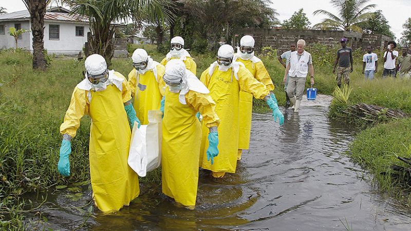 El ébola colapsa la precaria sanidad africana y dispara las muertes por otras enfermedades