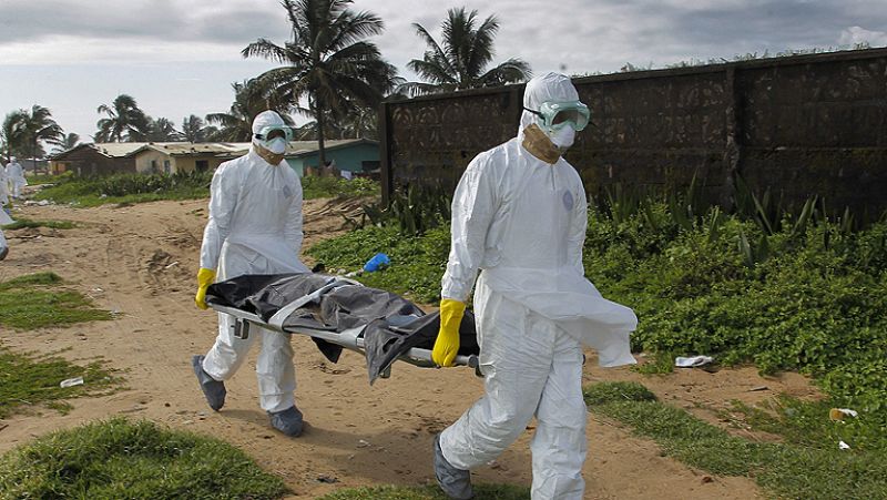 El ébola se expande en las capitales de los tres países más afectados y deja casi 9.000 casos