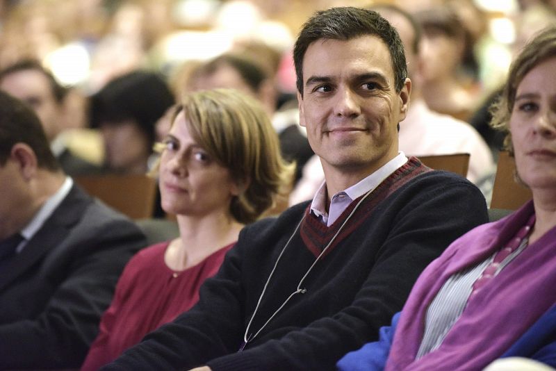 El PSOE exige a Mas que "respete" la legalidad y a Rajoy, que resuelva el "conflicto con política"