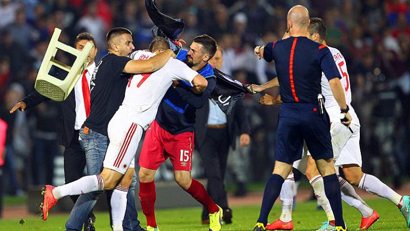 El Serbia-Albania queda suspendido, Alemania no puede con Irlanda y CR7 da la victoria a Portugal