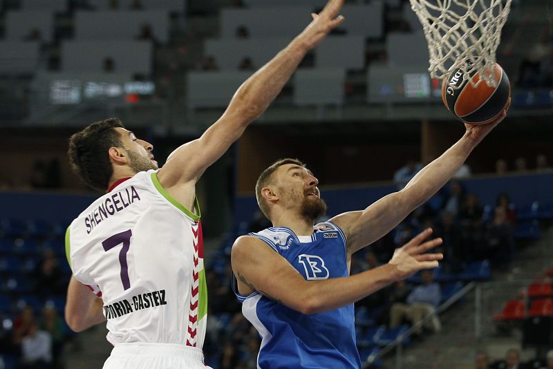 Huertel y Bertans hacen sonreír al Laboral Kutxa