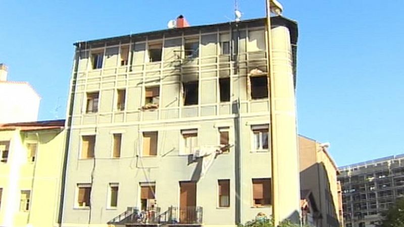 Muere un hombre y trasladan a siete personas al hospital tras un incendio en Barakaldo