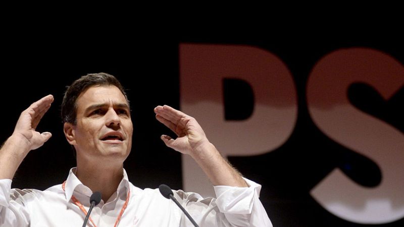 Sánchez acusa a Rajoy de "inmovilismo" y a Mas de "querer romper España" ante el 9N