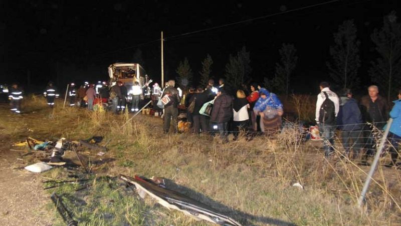 Tres muertos y al menos 23 heridos al chocar dos autobuses en Torquemada, Palencia