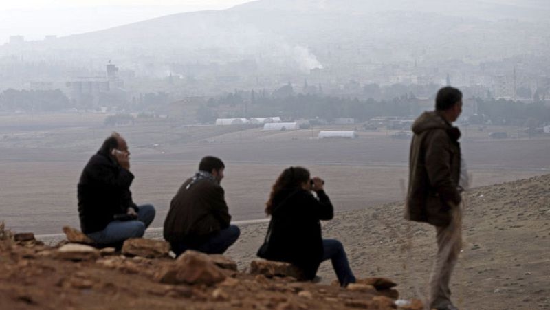 EE.UU. abastece por primera vez desde el aire a los kurdos de Kobani con armas y medicamentos