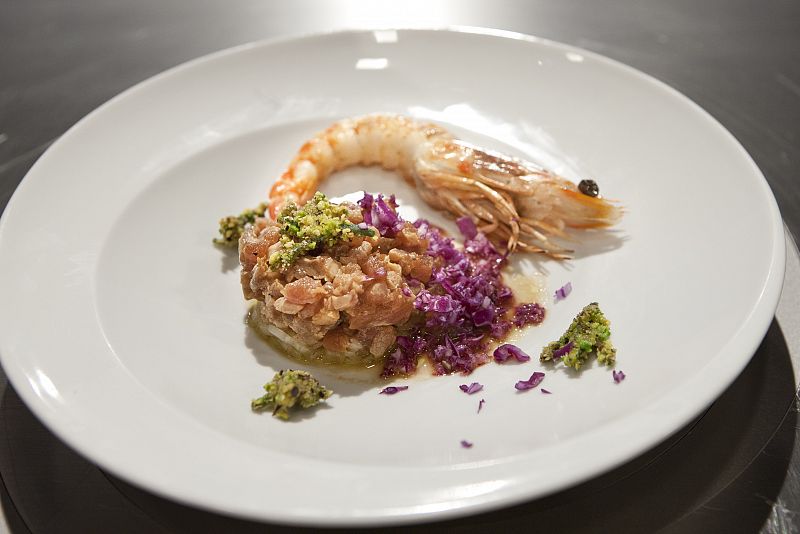 Tartar de at�n y anguila con algas fritas