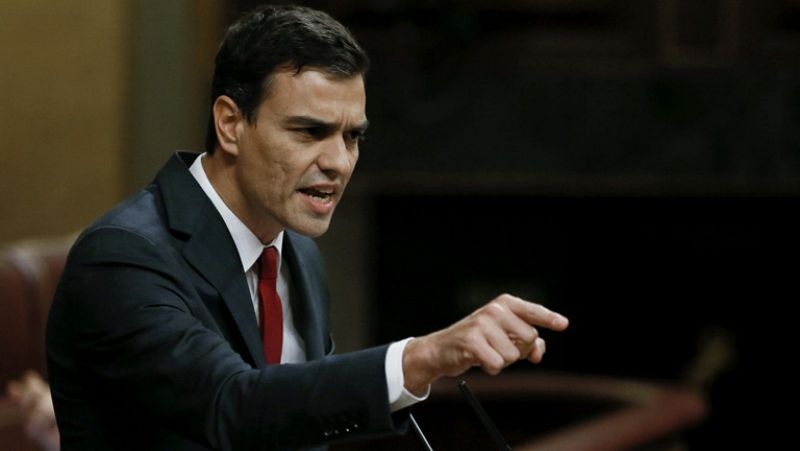 El líder del PSOE acusa a Montoro de "un engaño masivo" con los presupuestos de 2015
