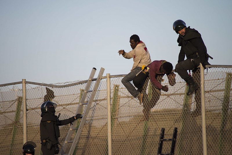 El Gobierno reconoce "inseguridad jurídica" en las devoluciones inmediatas de inmigrantes