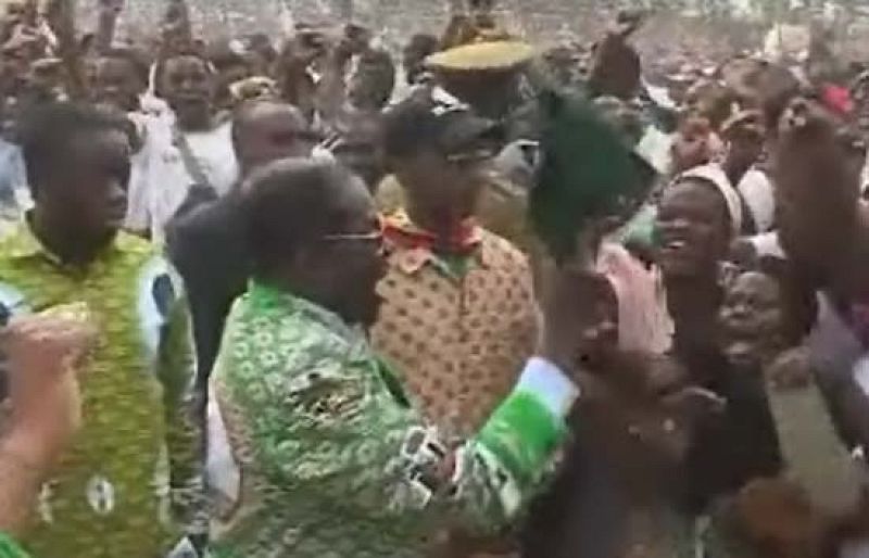 Tsvangirai aboga por una solución africana y niega haber pedido una fuerza de paz