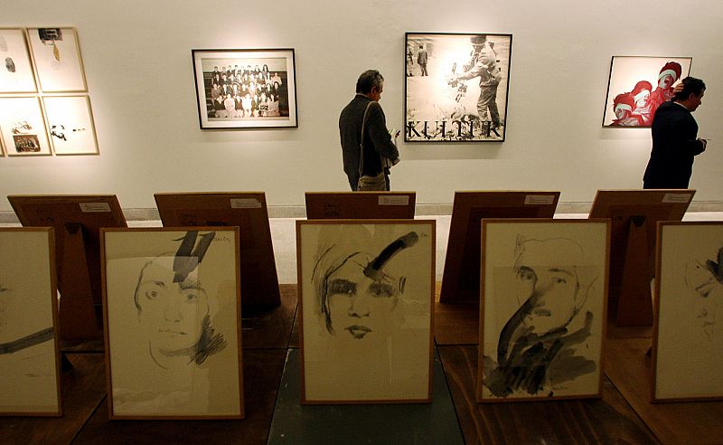 Salvador Allende regresa a La Moneda de la mano de un centenar de artistas
