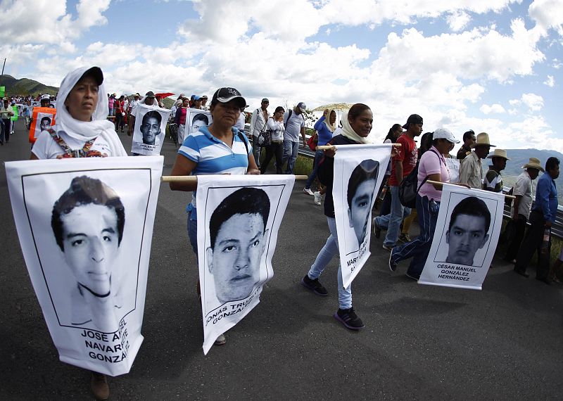 Dimite el gobernador del estado mexicano de Guerrero por la desaparición de los 43 estudiantes