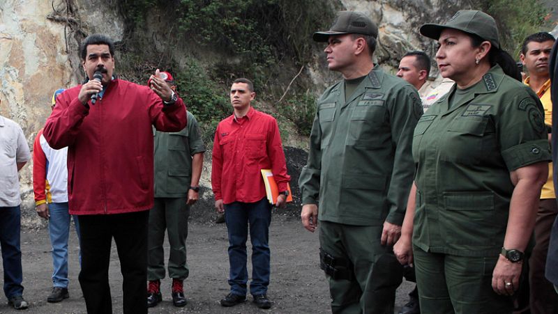 Maduro ordena revisar "toda relación con España" tras acusar de "injerencias" a Rajoy