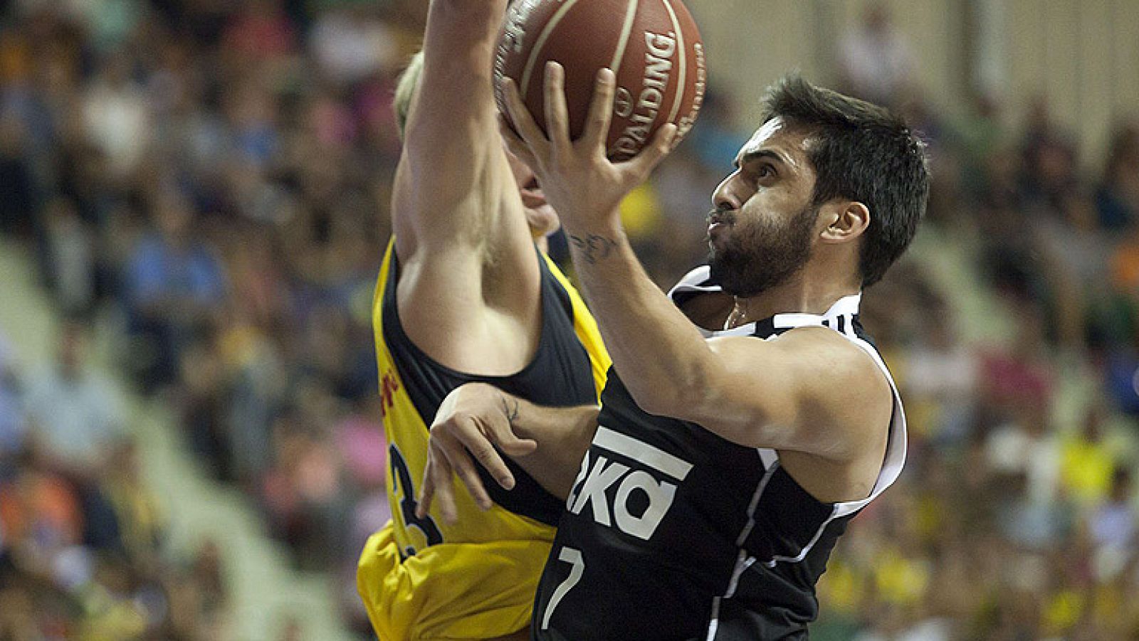 El Real Madrid sumó una nueva victoria en la cancha del Iberostar Tenerife por 82-93 con un destacado partido de Rudy Fernández.