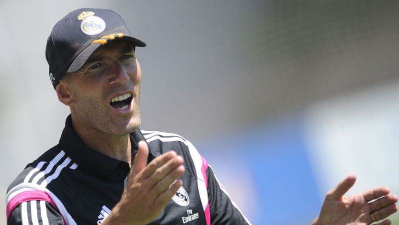 Tres meses de sanción a Zidane por entrenar al Castilla sin el título de entrenador