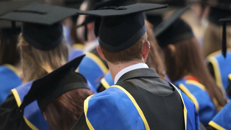 Medicina, Óptica y Ciencias Financieras, las carreras con más empleo en España