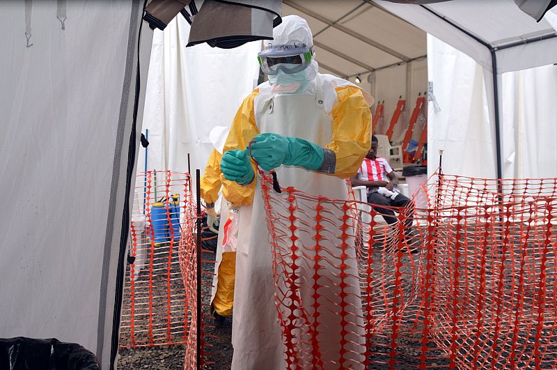 La OMS eleva a más de 13.000 los casos de ébola pero se ralentizan los contagios en Liberia