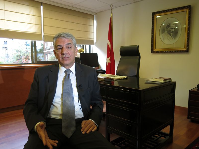 Ömer Önhon, embajador de Turquía: "¿Por qué la comunidad internacional solo mira a Kobani?"