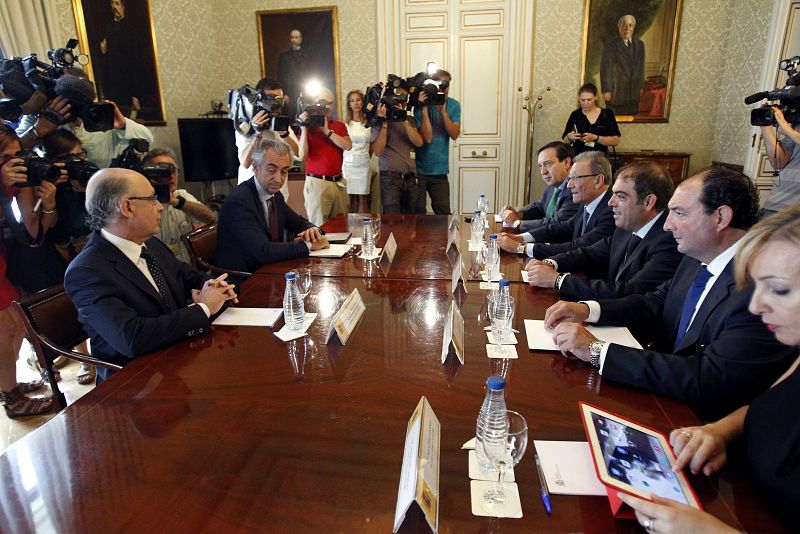 El Gobierno rebajará las retenciones en el IRPF de los autónomos al 19% en 2015 y al 18% en 2016