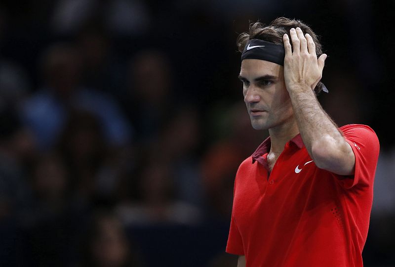 Raonic acaba con Federer y Djokovic avanza con brazo firme a semifinales de Bercy