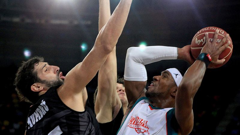 El Bilbao Basket recupera la senda de la victoria arrollando al Sevilla