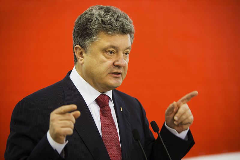 El presidente de Ucrania tacha de "farsa con cañones" las elecciones separatistas del este