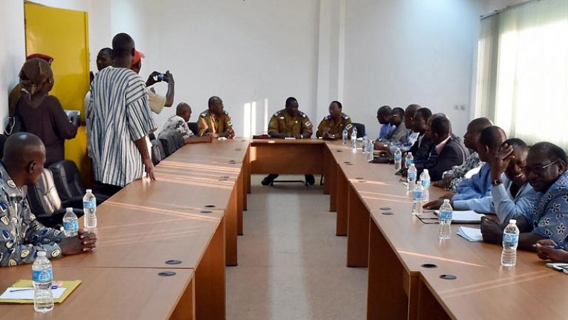 El Ejército se aferra al poder en Burkina Faso pese al clamor por una transición con un líder civil