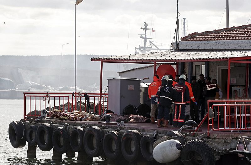 Naufraga una embarcación con 40 inmigrantes irregulares en la costa turca del Mar Negro