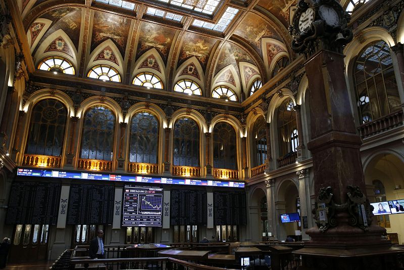 El IBEX 35 cae un 0,99% y pierde los 10.400 puntos arrastrado por la banca