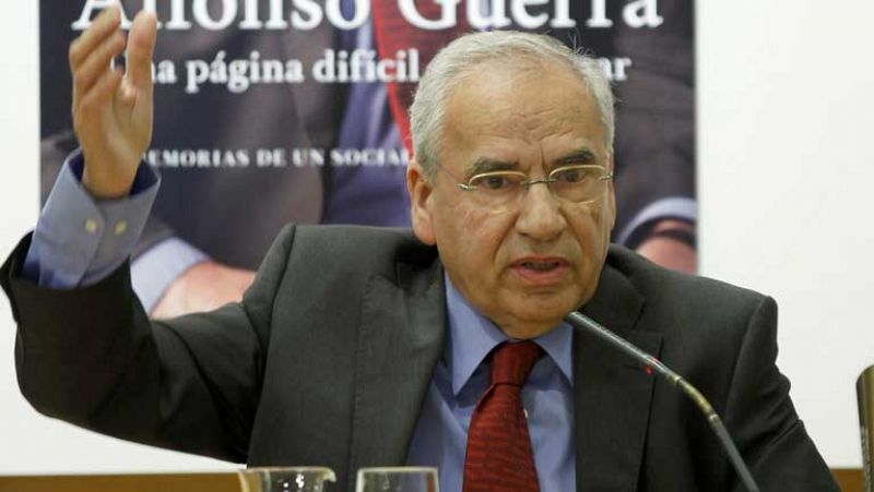 El histórico socialista Alfonso Guerra anuncia que deja su escaño y abandona la política
