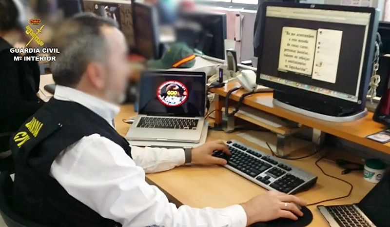 La Guardia Civil detiene a 19 personas por apología del terrorismo en las redes sociales