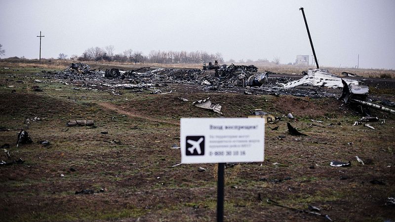 Se reanudan los combates en el aeropuerto de Donetsk en una Ucrania partida en dos