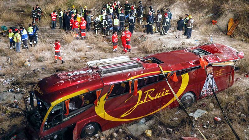 Al menos 14 personas mueren en un accidente de autobús en Cieza, Murcia