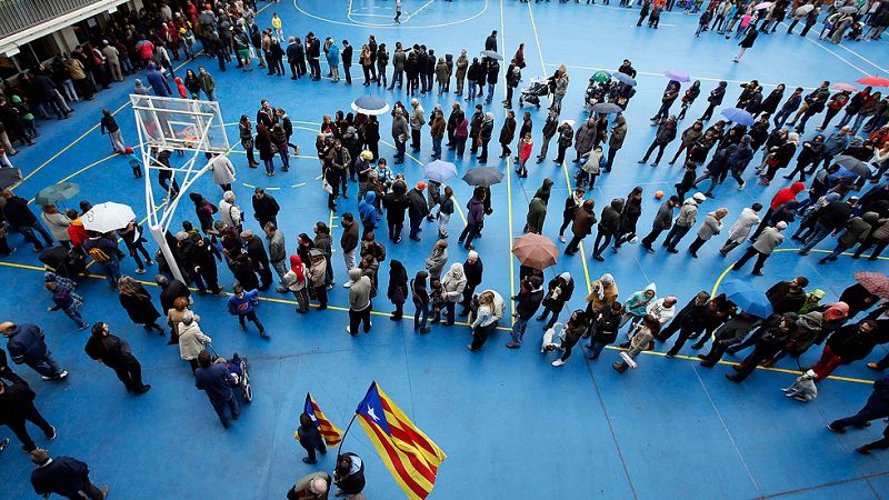 Más de dos millones de ciudadanos han votado en la consulta catalana, según el Govern