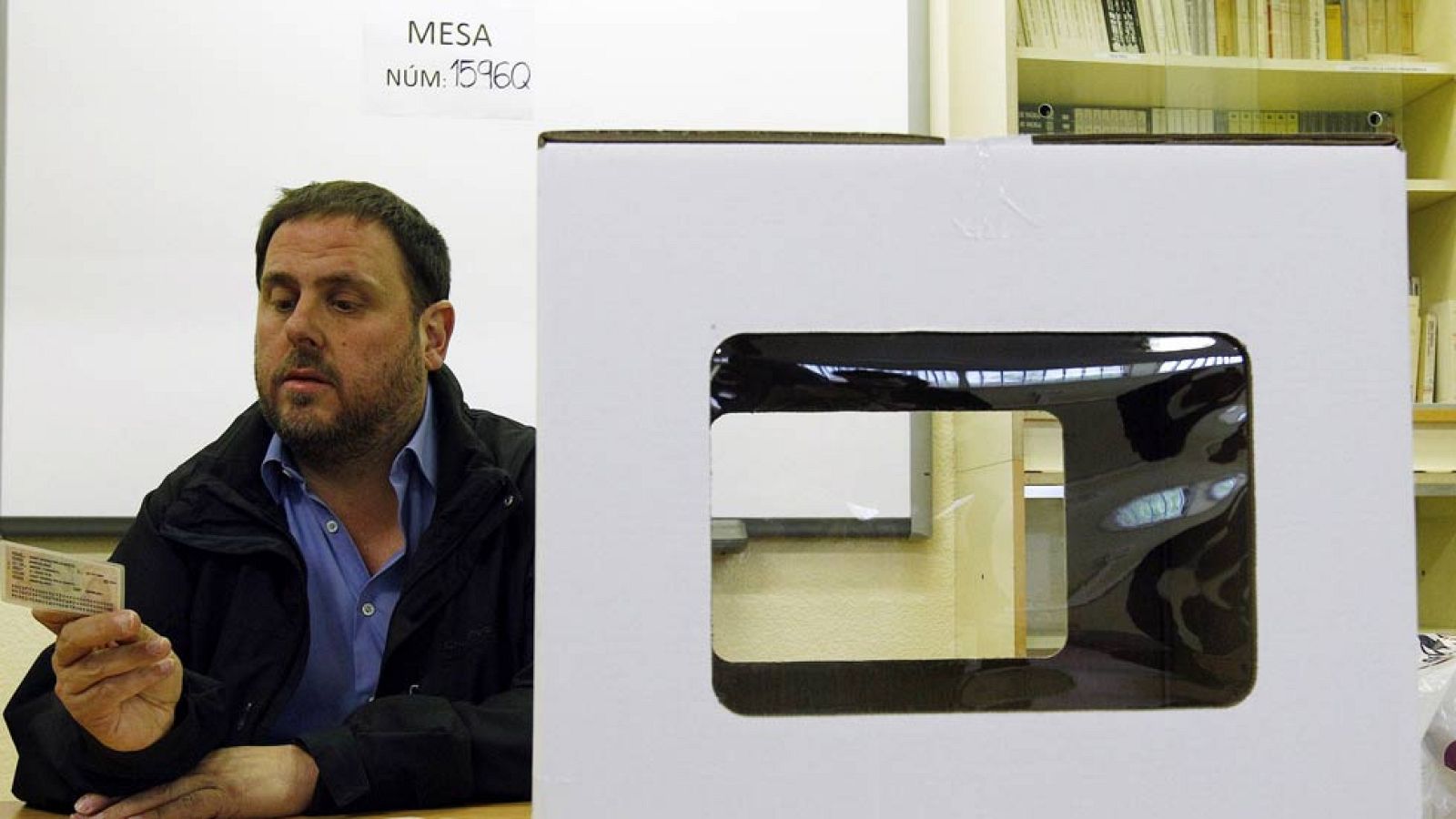 Miembros del gobierno catalán y representantes de los partidos proconsulta han acudido a votar