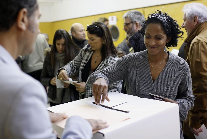Los Mossos entregan a la Fiscalía la lista de los locales públicos abiertos para votar en la consulta