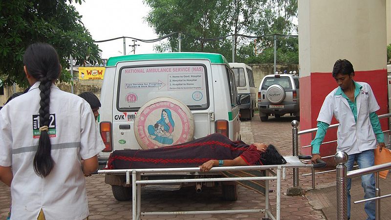 Mueren diez mujeres en la India tras someterse a cirugía en una campaña de esterilización