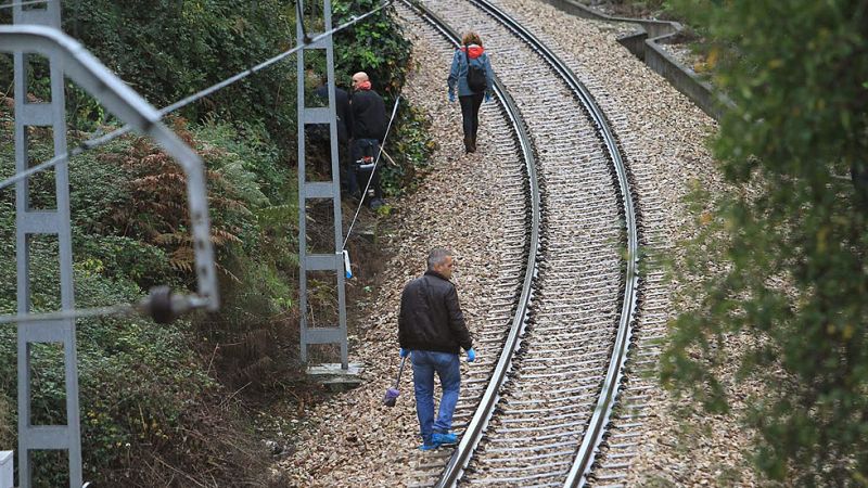 Detienen en León a la madre del niño hallado en una maleta en Asturias y a su pareja