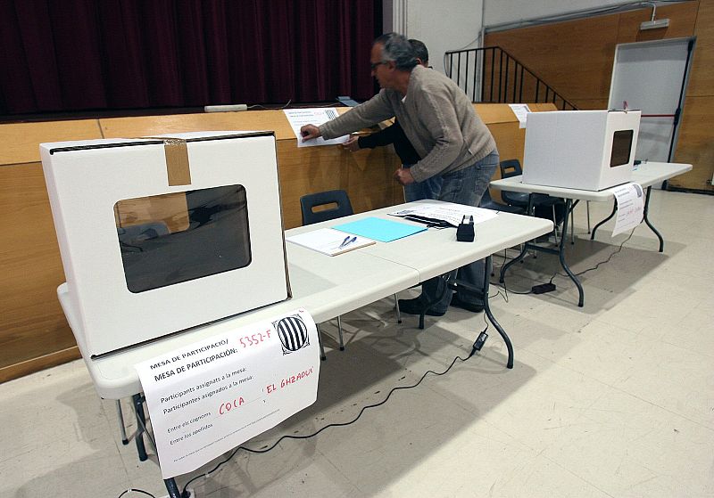 La Fiscalía General y la de Cataluña intentan limar diferencias sobre la querella por el 9N