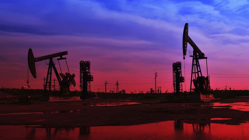 El precio del barril de Brent continúa su descenso y cae por debajo de los 80 dólares a nivel de 2010