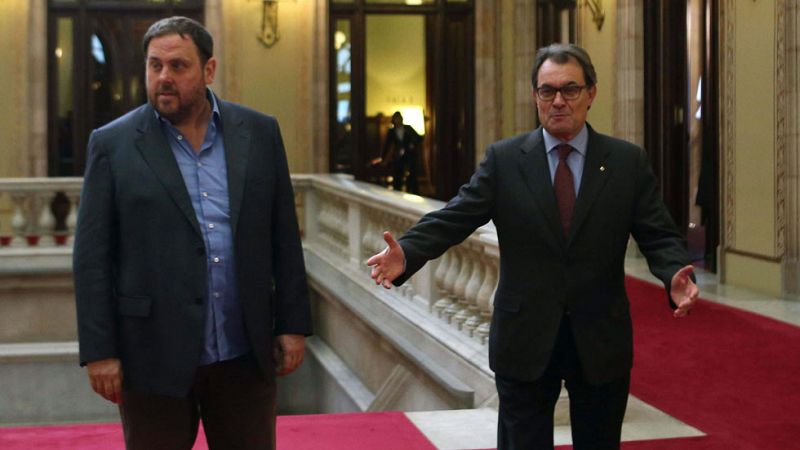 El Parlament catalán aprueba "asumir de forma colectiva" todas las consecuencias del 9N