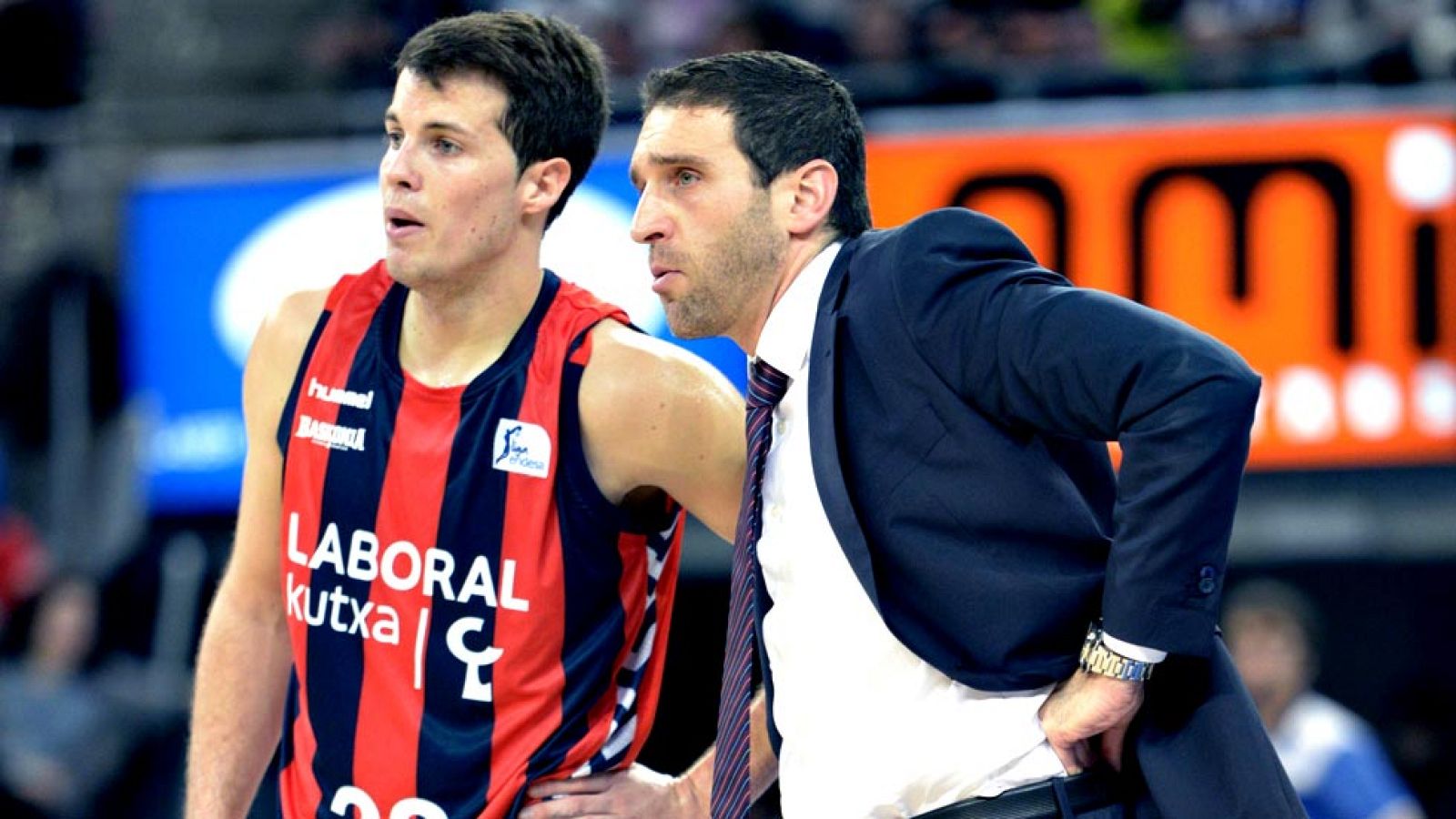El técnico interino Ibon Navarro apaga el fuego vitoriano. Su Laboral Kutxa Baskonia, con problemas frente al Gipuzkoa Basket en la primera mitad, acabó venciendo por un claro 79-62 en el derbi vasco.